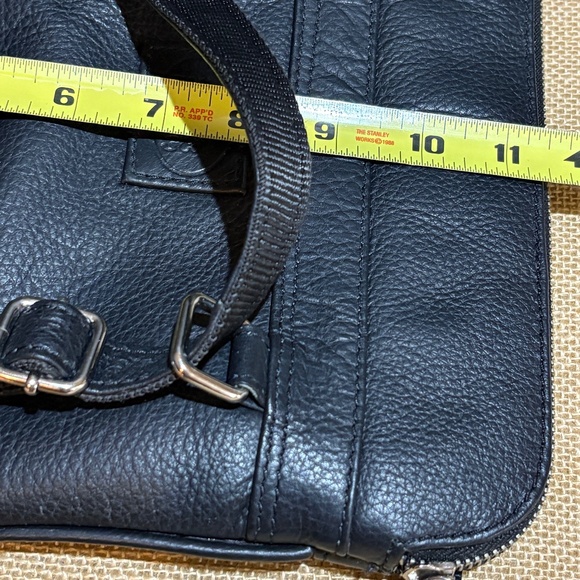 Rowallan of Scotland Genuine Leather Convertible Crossbody Backpack 11.5" X 10" - Picture 14 of 16